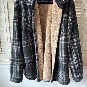 Avalanche Men's Dark Green Plaid Sherpa Jacket. NWOT Very soft and quality!